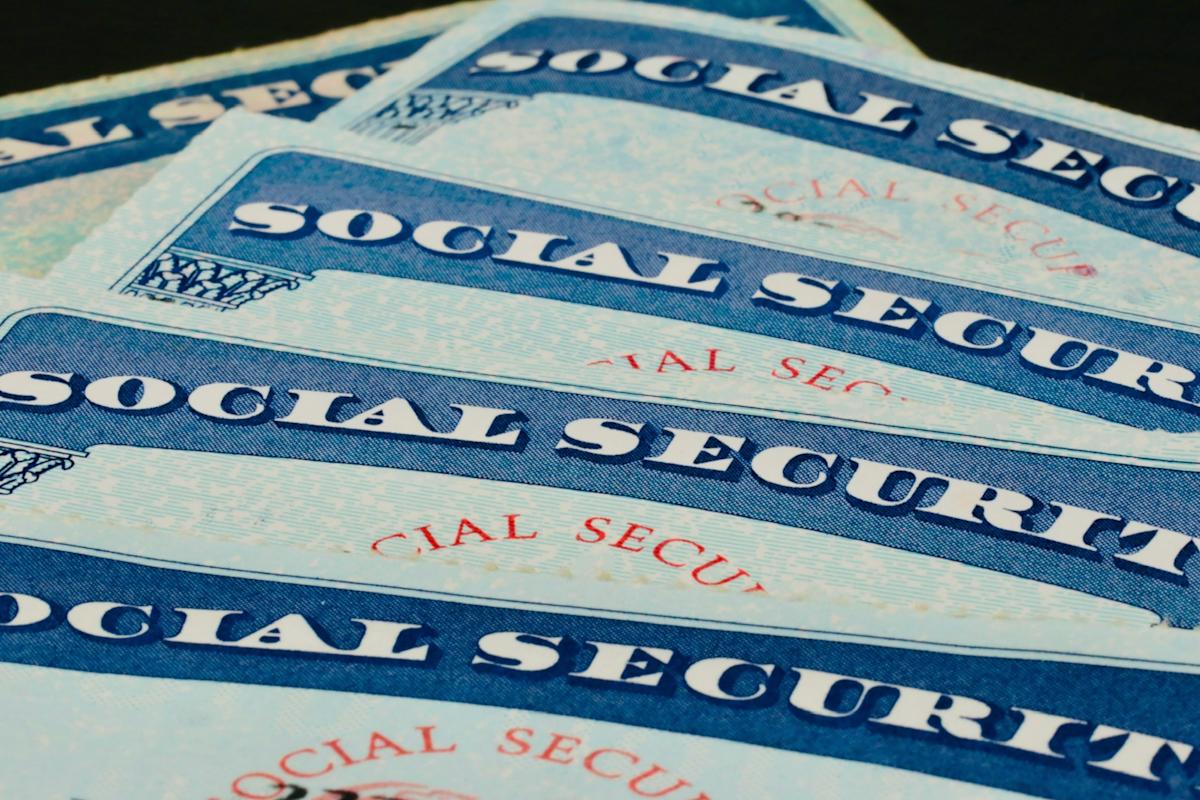 Social Security at 62 vs 70: Claiming Age Rules, Work Limits and Tax Facts